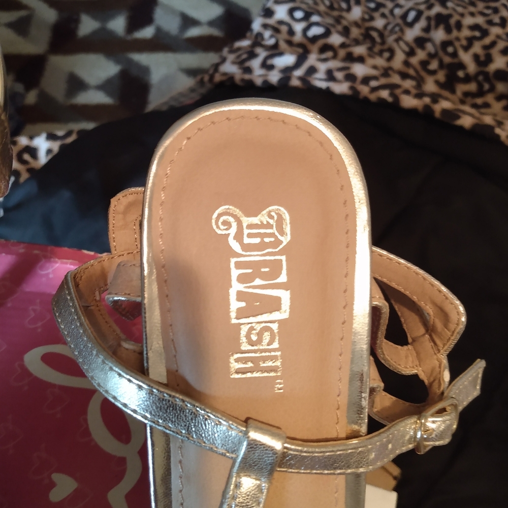 Gold metallic heels - Picture 3 of 5